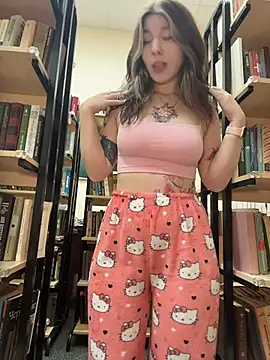 Snapshot of Mimiumuy chatting on January 13, 2026, 4:23 pm Mimiumuy online show from January 13, 2026, 4:23 pm