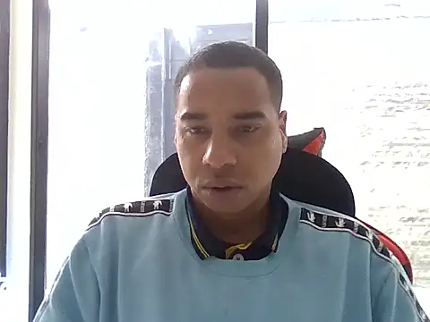 JUNINHOLEKE online show from September 9, 2025, 3:22 pm