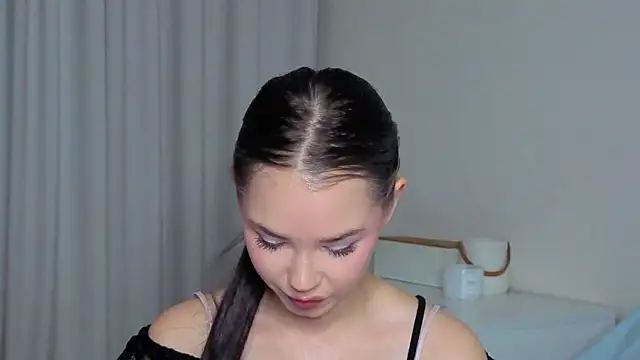 Snapshot of slyshypie chatting on September 23, 2025, 1:14 pm slyshypie online show from September 23, 2025, 1:14 pm