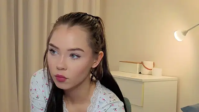 Snapshot of slyshypie chatting on October 11, 2025, 1:31 pm slyshypie online show from October 11, 2025, 1:31 pm