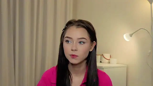 Snapshot of slyshypie chatting on October 14, 2025, 1:23 pm slyshypie online show from October 14, 2025, 1:23 pm