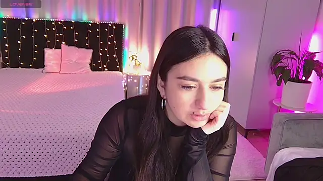 Lola Sparks online show from September 23, 2025, 6:05 am