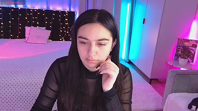 Lola Sparks online show from October 6, 2025, 4:10 am