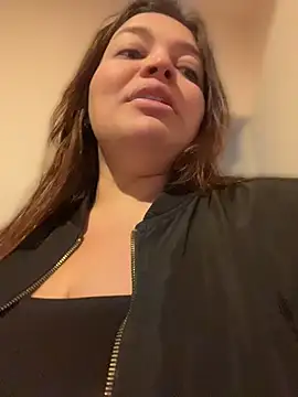 sarahreyess 11 online show from May 19, 2026, 10:21 am