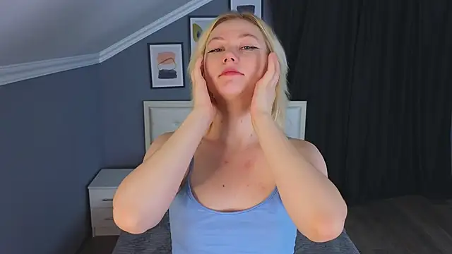 Violet Willis online show from September 17, 2025, 3:14 pm