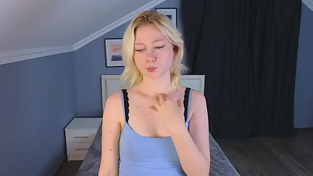 Violet Willis online show from September 23, 2025, 3:15 pm