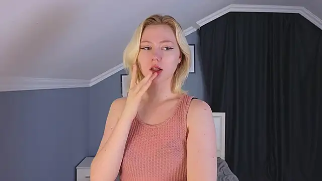 Violet Willis online show from October 2, 2025, 3:08 pm