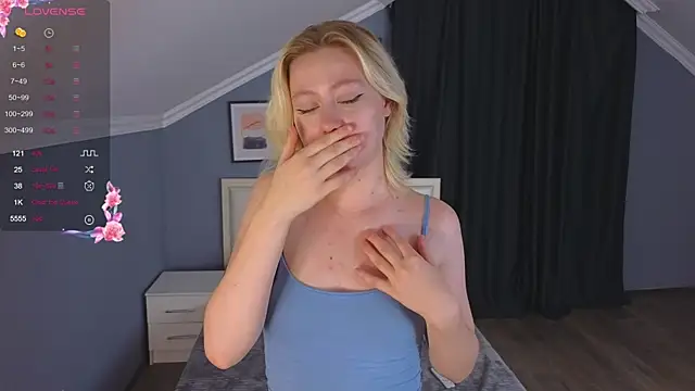 Violet Willis online show from October 3, 2025, 4:04 pm