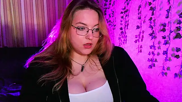 Snapshot of ZayaRush chatting on September 25, 2025, 10:19 am ZayaRush online show from September 25, 2025, 10:19 am