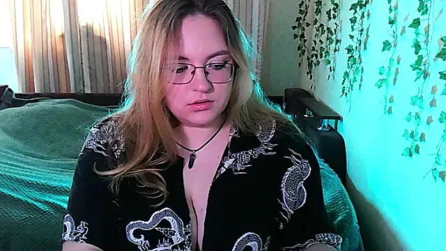 Snapshot of ZayaRush chatting on September 29, 2025, 8:52 am ZayaRush online show from September 29, 2025, 8:52 am