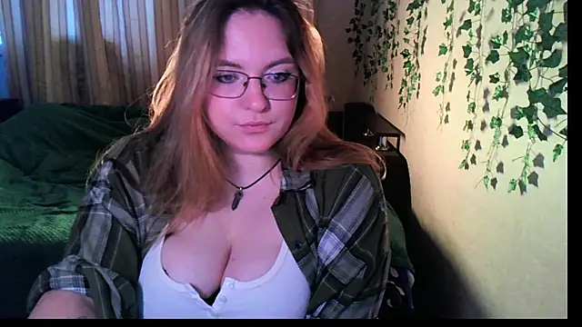 Snapshot of ZayaRush chatting on September 30, 2025, 10:42 am ZayaRush online show from September 30, 2025, 10:42 am