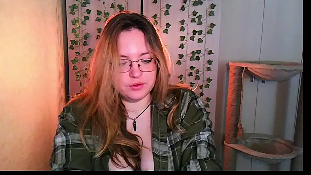 Snapshot of ZayaRush chatting on October 11, 2025, 8:35 am ZayaRush online show from October 11, 2025, 8:35 am