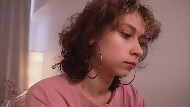 MimiLicks online show from September 30, 2025, 8:30 am