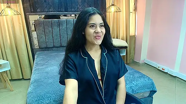 Honey Love   online show from September 9, 2025, 1:43 pm