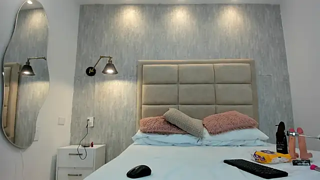 Snapshot of MiaaCollinss_ chatting on September 28, 2025, 1:44 am MiaaCollinss online show from September 28, 2025, 1:44 am