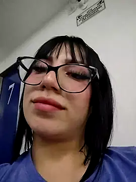 Snapshot of Kitty_Melodi chatting on October 23, 2025, 9:24 pm Kitty Melodi online show from October 23, 2025, 9:24 pm