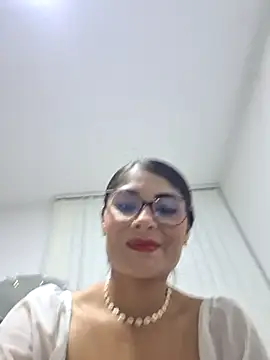 Snapshot of LaiaTorres1 chatting on October 22, 2025, 10:37 am LaiaTorres1 online show from October 22, 2025, 10:37 am