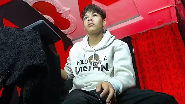 Snapshot of SemerHott chatting on September 22, 2025, 1:57 pm SemerHott online show from September 22, 2025, 1:57 pm