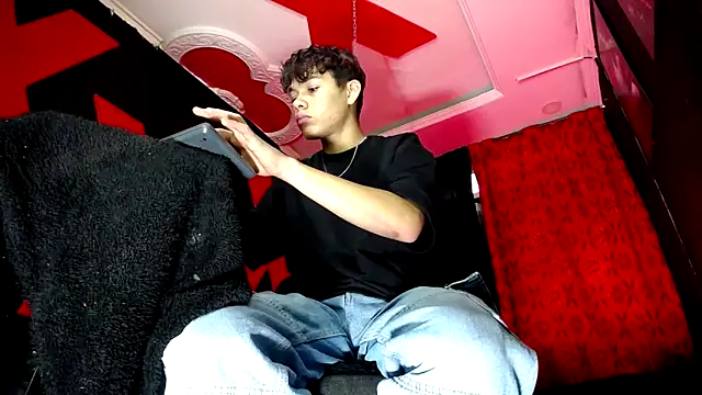 Snapshot of SemerHott chatting on September 26, 2025, 1:15 pm SemerHott online show from September 26, 2025, 1:15 pm