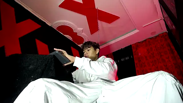 Snapshot of SemerHott chatting on September 27, 2025, 1:49 pm SemerHott online show from September 27, 2025, 1:49 pm