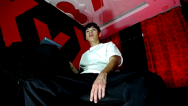 Snapshot of SemerHott chatting on September 29, 2025, 2:00 pm SemerHott online show from September 29, 2025, 2:00 pm