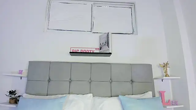 Snapshot of Sarahlopezz chatting on October 7, 2025, 4:31 am Sarahlopezz online show from October 7, 2025, 4:31 am