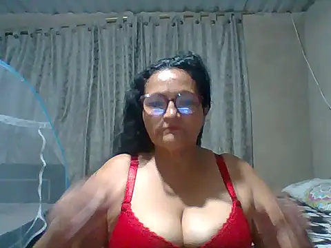 Snapshot of _Cristal chatting on October 1, 2025, 11:00 pm Cristal online show from October 1, 2025, 11:00 pm