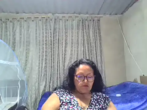 Snapshot of _Cristal chatting on October 5, 2025, 12:20 am Cristal online show from October 5, 2025, 12:20 am