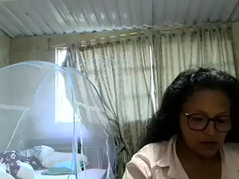 Snapshot of _Cristal chatting on October 7, 2025, 12:57 pm Cristal online show from October 7, 2025, 12:57 pm