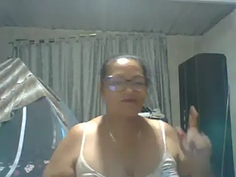 Snapshot of _Cristal chatting on October 19, 2025, 2:56 am Cristal online show from October 19, 2025, 2:56 am