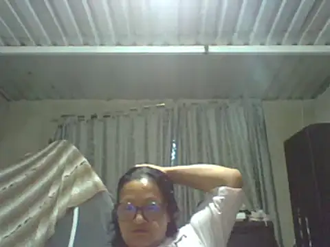 Snapshot of _Cristal chatting on October 20, 2025, 12:33 am Cristal online show from October 20, 2025, 12:33 am