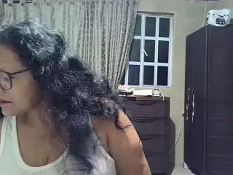 Snapshot of _Cristal chatting on October 22, 2025, 8:47 am Cristal online show from October 22, 2025, 8:47 am