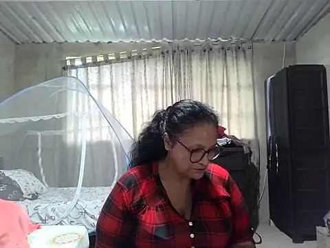 Snapshot of _Cristal chatting on October 25, 2025, 12:56 pm Cristal online show from October 25, 2025, 12:56 pm