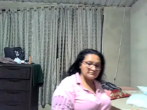 Snapshot of _Cristal chatting on October 29, 2025, 3:09 am Cristal online show from October 29, 2025, 3:09 am