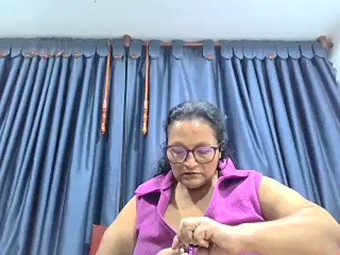 Snapshot of _Cristal chatting on November 1, 2025, 2:24 am Cristal online show from November 1, 2025, 2:24 am