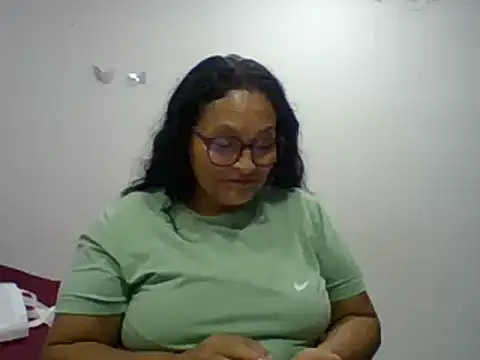 Snapshot of _Cristal chatting on November 5, 2025, 10:21 pm Cristal online show from November 5, 2025, 10:21 pm