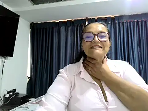 Snapshot of _Cristal chatting on November 8, 2025, 6:07 pm Cristal online show from November 8, 2025, 6:07 pm