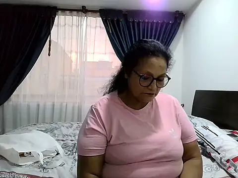 Snapshot of _Cristal chatting on November 12, 2025, 9:36 pm Cristal online show from November 12, 2025, 9:36 pm