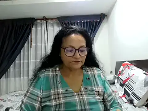 Snapshot of _Cristal chatting on November 17, 2025, 8:42 am Cristal online show from November 17, 2025, 8:42 am