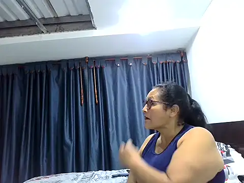 Snapshot of _Cristal chatting on November 30, 2025, 2:59 am Cristal online show from November 30, 2025, 2:59 am