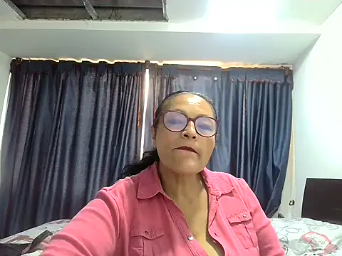 Snapshot of _Cristal chatting on December 1, 2025, 6:13 pm Cristal online show from December 1, 2025, 6:13 pm