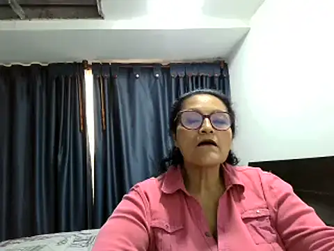 Snapshot of _Cristal chatting on December 4, 2025, 8:39 pm Cristal online show from December 4, 2025, 8:39 pm