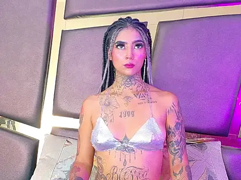 Snapshot of EmilieLake chatting on September 25, 2025, 4:21 pm EmilieLake online show from September 25, 2025, 4:21 pm