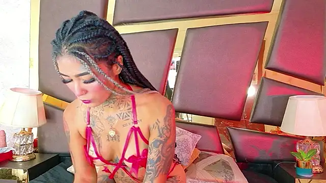 Snapshot of EmilieLake chatting on October 2, 2025, 8:16 pm EmilieLake online show from October 2, 2025, 8:16 pm