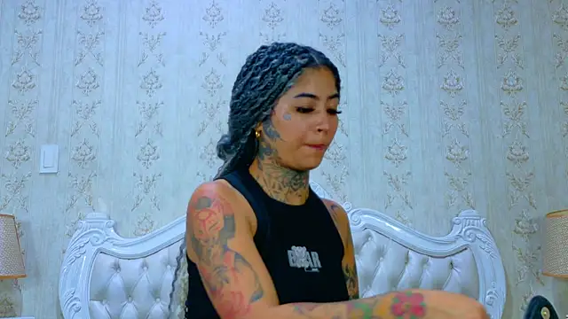 Snapshot of EmilieLake chatting on February 11, 2026, 2:22 pm EmilieLake online show from February 11, 2026, 2:22 pm