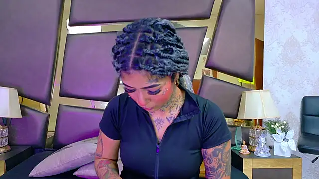 Snapshot of EmilieLake chatting on February 13, 2026, 8:16 pm EmilieLake online show from February 13, 2026, 8:16 pm