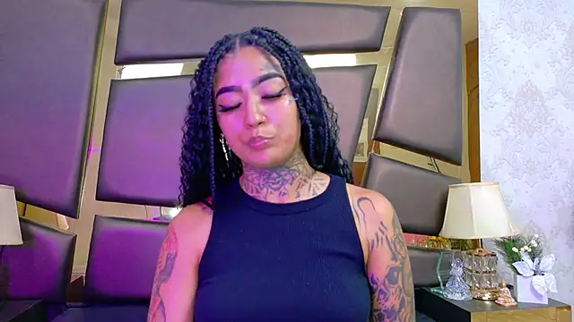 Snapshot of EmilieLake chatting on February 20, 2026, 7:36 pm EmilieLake online show from February 20, 2026, 7:36 pm