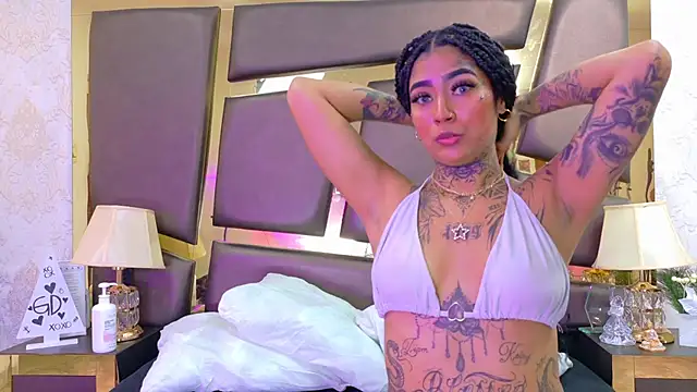 Snapshot of EmilieLake chatting on February 26, 2026, 7:35 pm EmilieLake online show from February 26, 2026, 7:35 pm