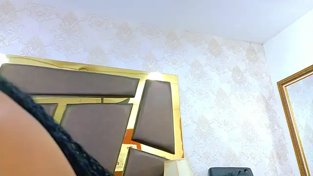 Snapshot of EmilieLake chatting on March 4, 2026, 7:42 pm EmilieLake online show from March 4, 2026, 7:42 pm