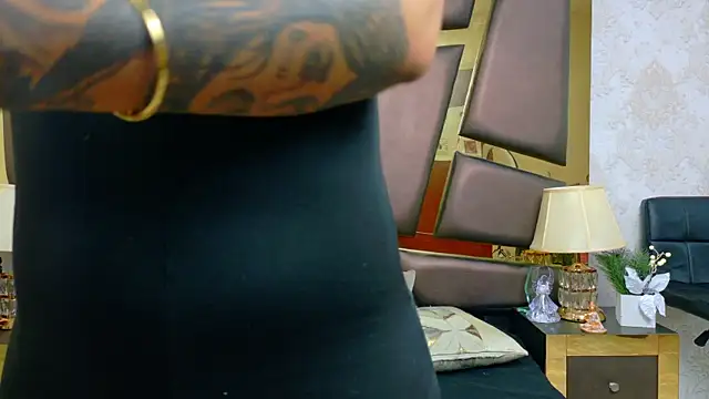 Snapshot of EmilieLake chatting on March 16, 2026, 7:29 pm EmilieLake online show from March 16, 2026, 7:29 pm